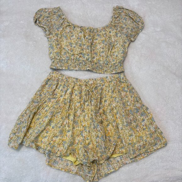 Bubble Sleeve Blouse and High Waisted Flowy Shorts SET - Picture 2 of 16